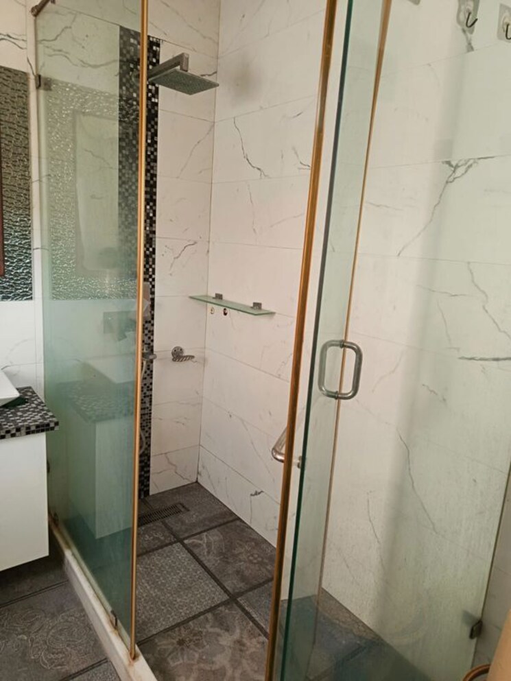 Bathroom, kalkaji 2 Bedroom 1300 Sq.Ft. Builder Floor In Kalkaji Delhi 9903182