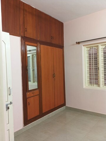 Room in 2 BHK Builder Floor at Koramangala – for Rent