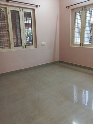 Room in 2 BHK Builder Floor at Koramangala – for Rent