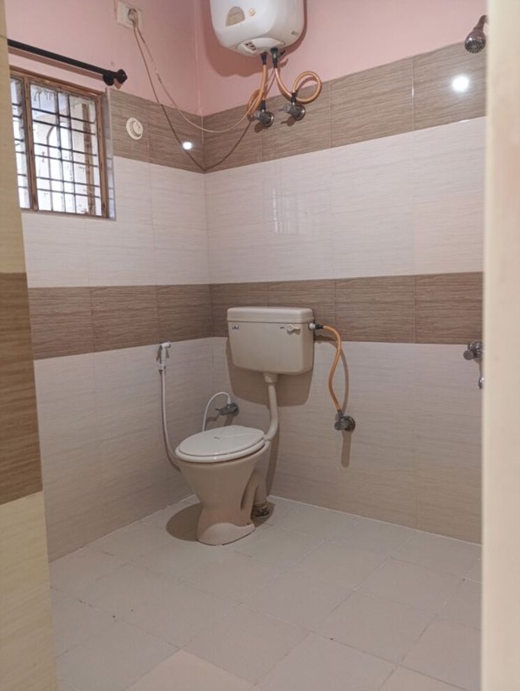 Bathroom, koramangala 2 Bedroom 1000 Sq.Ft. Builder Floor In Koramangala Bangalore 9903183