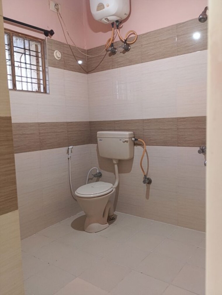 Bathroom, koramangala 2 Bedroom 1000 Sq.Ft. Builder Floor In Koramangala Bangalore 9903183