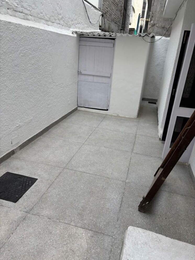 Balcony, uday park 2.5 Bedroom 200 Sq.Yd. Builder Floor In Uday Park Delhi 9903268