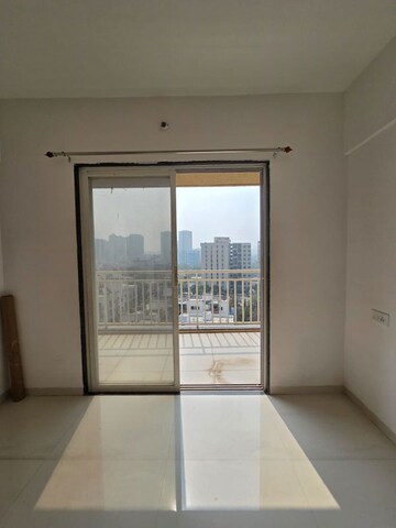 Room in 2 BHK Apartment at Prasun Sarvam, Kharadi – for Rent