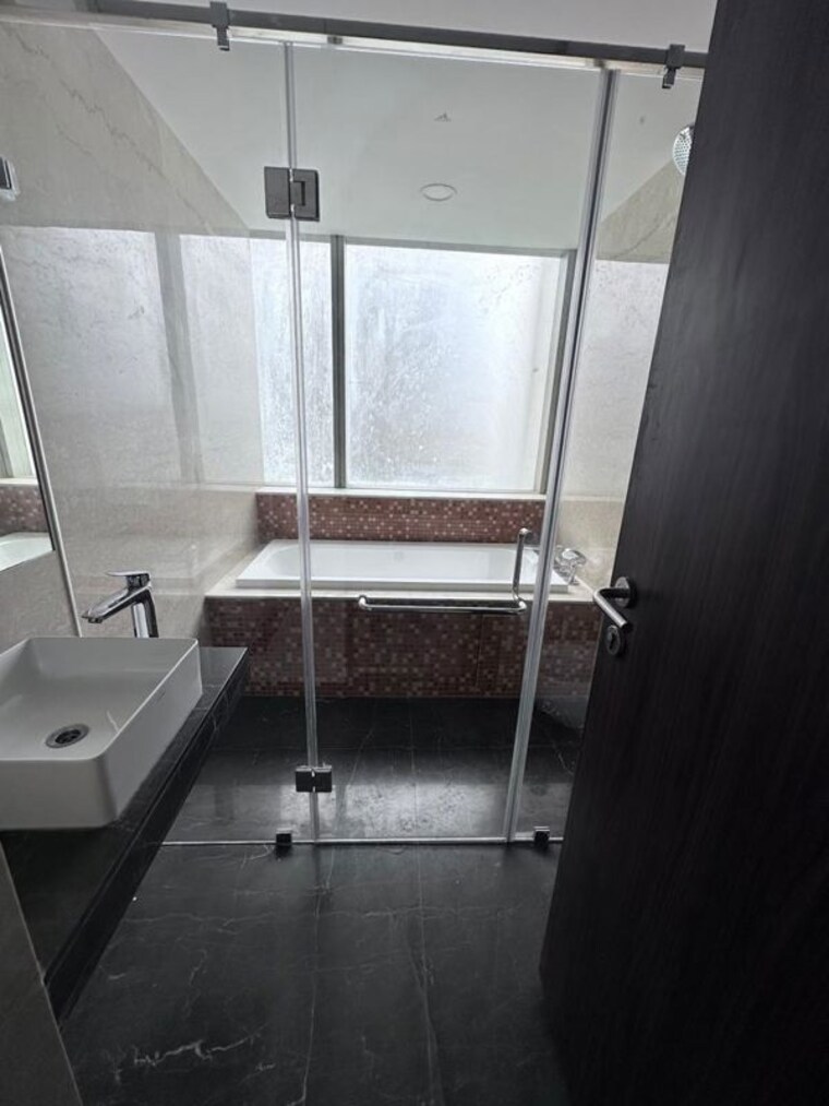 Bathroom, lodha-the-park 3 Bedroom 1480 Sq.Ft. Apartment In Worli Mumbai 9903228