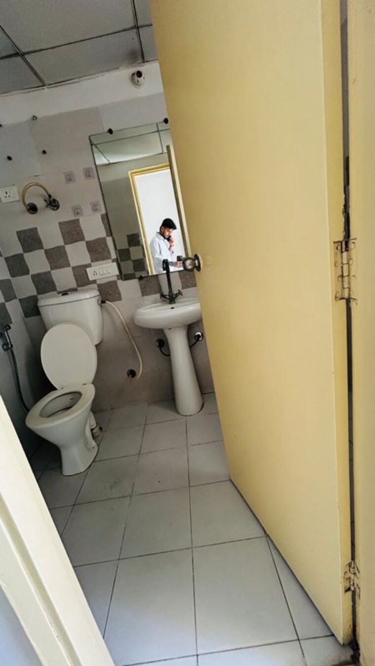 Bathroom, gaur-city-2-16th-avenue 2.5 Bedroom 1205 Sq.Ft. Apartment In Sector 16c Greater Noida Greater Noida 9902877