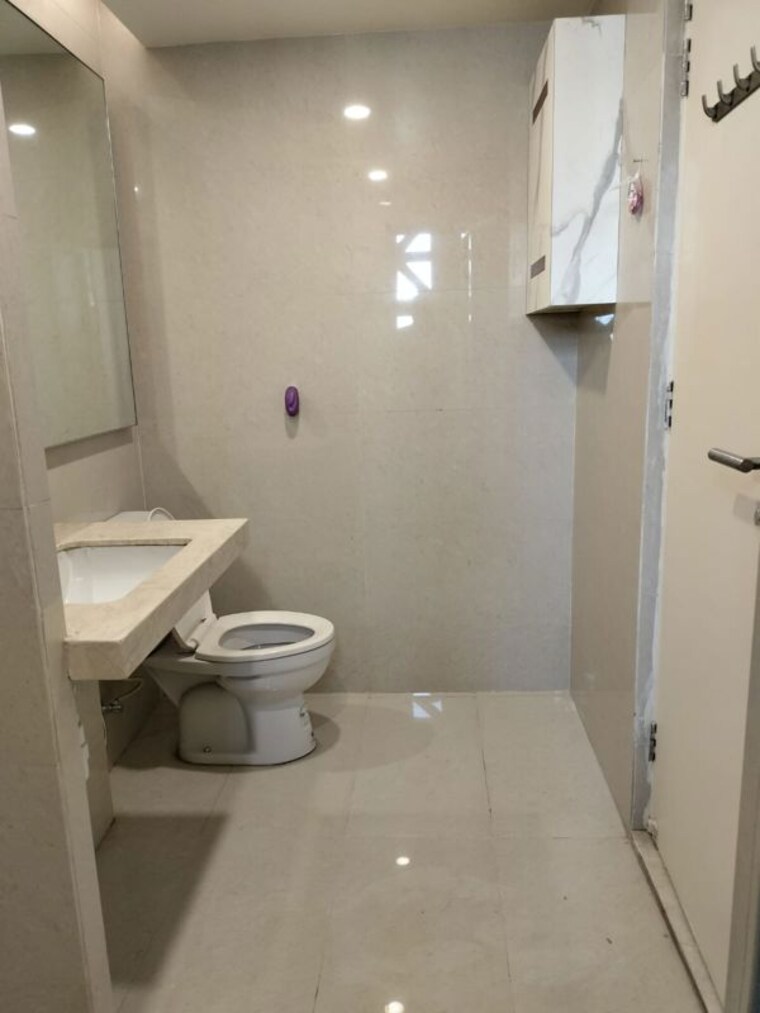 Bathroom, hiranandani-estate 3 Bedroom 1900 Sq.Ft. Apartment In Ghodbunder Road Thane 9903311