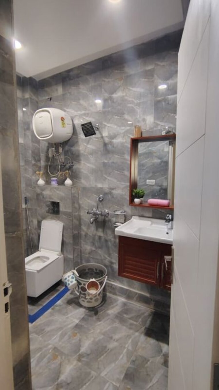 Bathroom, vasundhara-pride 2 Bedroom 700 Sq.Ft. Builder Floor In Vasundhara Sector 16 Ghaziabad 9903320