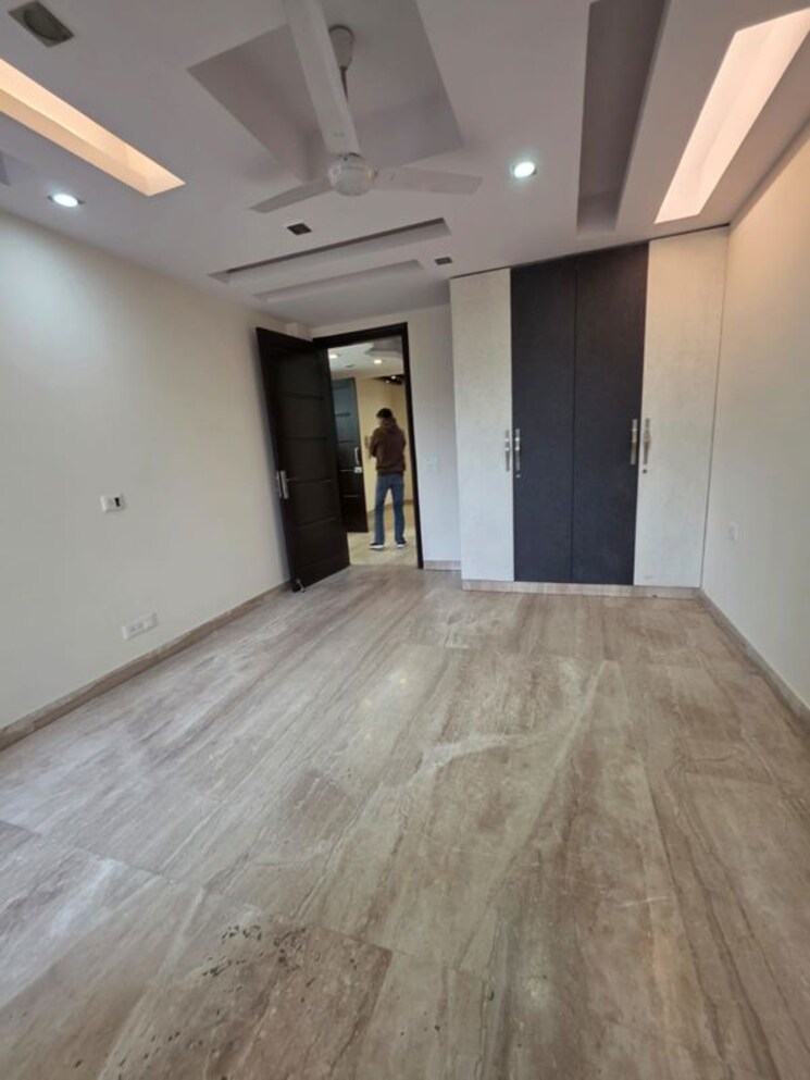 Room, chittaranjan park 3 Bedroom 233 Sq.Yd. Builder Floor In Chittaranjan Park Delhi 9903321