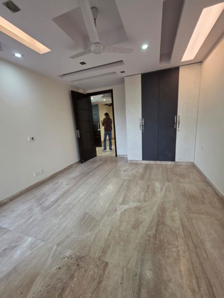 Room, chittaranjan park 3 Bedroom 233 Sq.Yd. Builder Floor In Chittaranjan Park Delhi 9903321