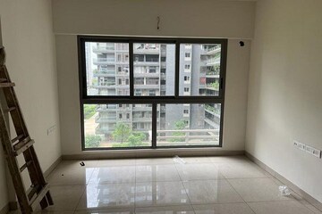 Room in 2 BHK Apartment at The Wadhwa The Address, Ghatkopar West – for Rent