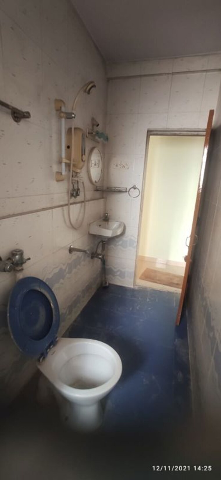 Bathroom, srishti-panch-srishti 2 Bedroom 915 Sq.Ft. Apartment In Powai Mumbai 9903318