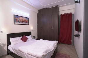 Bedroom in 2 BHK Builder Floor at Sector 52 – for Rent