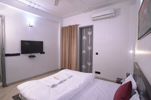 Bedroom in 2 BHK Builder Floor at Sector 40 – for Rent