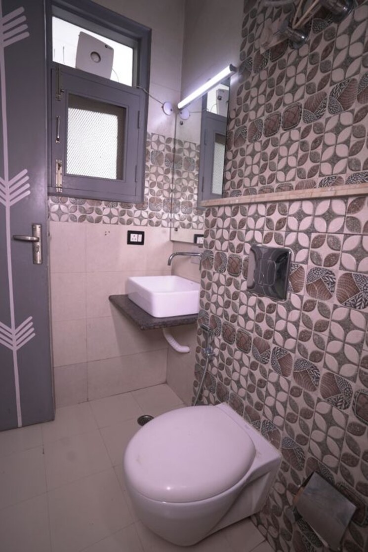 Bathroom, sector 40 2 Bedroom 1389 Sq.Ft. Builder Floor In Sector 40 Gurgaon 9903429
