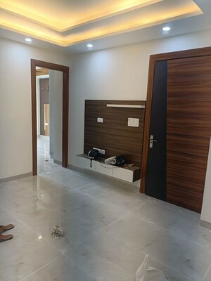 Room in 3 BHK Apartment at Vipul Greens, Sector 48 – for Rent