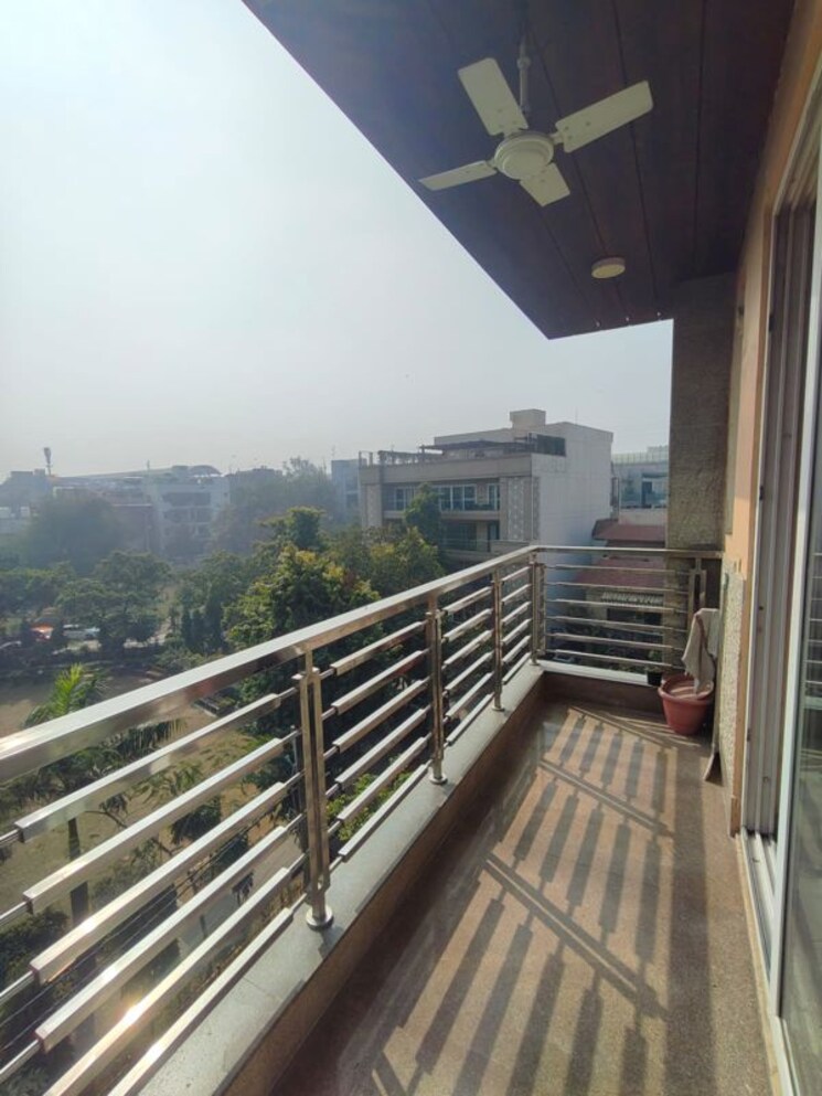 Balcony, east of kailash 3 Bedroom 125 Sq.Yd. Builder Floor In East Of Kailash Delhi 9903449