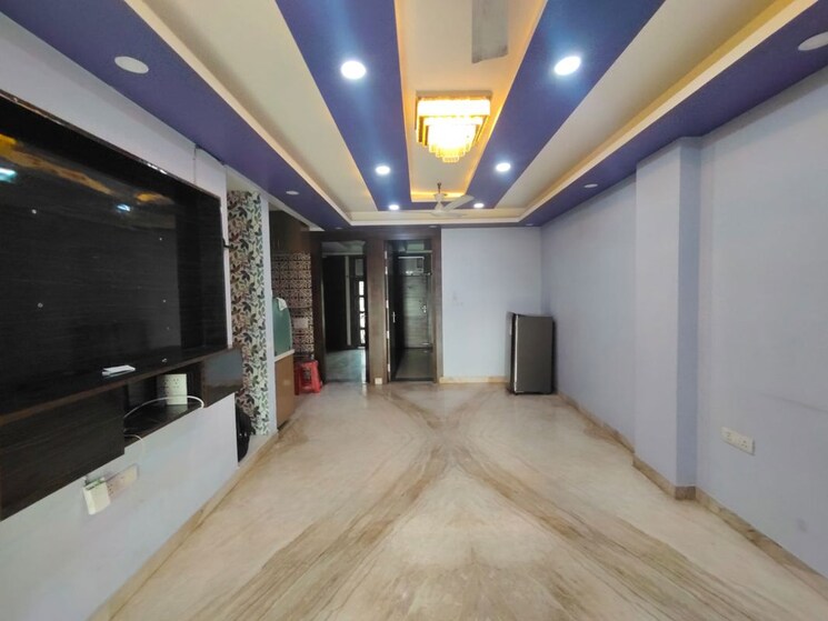 Room, east of kailash 3 Bedroom 125 Sq.Yd. Builder Floor In East Of Kailash Delhi 9903449
