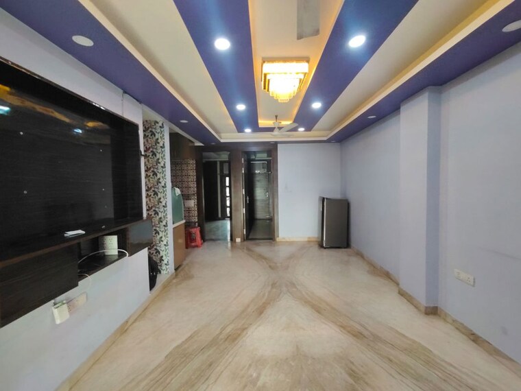 Room, east of kailash 3 Bedroom 125 Sq.Yd. Builder Floor In East Of Kailash Delhi 9903449