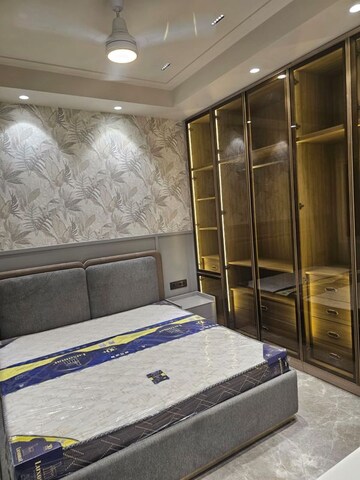 Living Room in 5 BHK Builder Floor at Alipore – for Rent