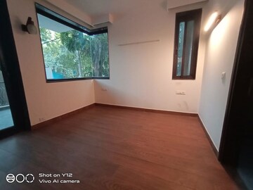 Room in 3 BHK Builder Floor at Greater Kailash ii – for Rent