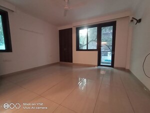 Room in 3 BHK Builder Floor at Greater Kailash ii – for Rent