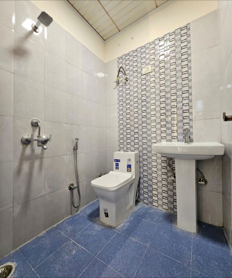 Bathroom, tdi city 2 Bedroom 964 Sq.Ft. Builder Floor In Tdi City Panipat 9903517