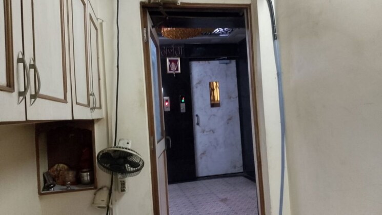 Other, ashoka-super-market Commercial Office Space 1100 Sq.Ft. In Goregaon West Mumbai 9902683