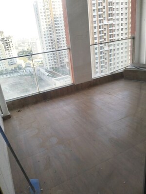 Room in 3 BHK Apartment at Kolte Patil Rose Parade, Kondhwa – for Rent