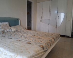 Bedroom in 3.5 BHK Apartment at The Advantage Raheja Windermere, Andheri West – for Rent