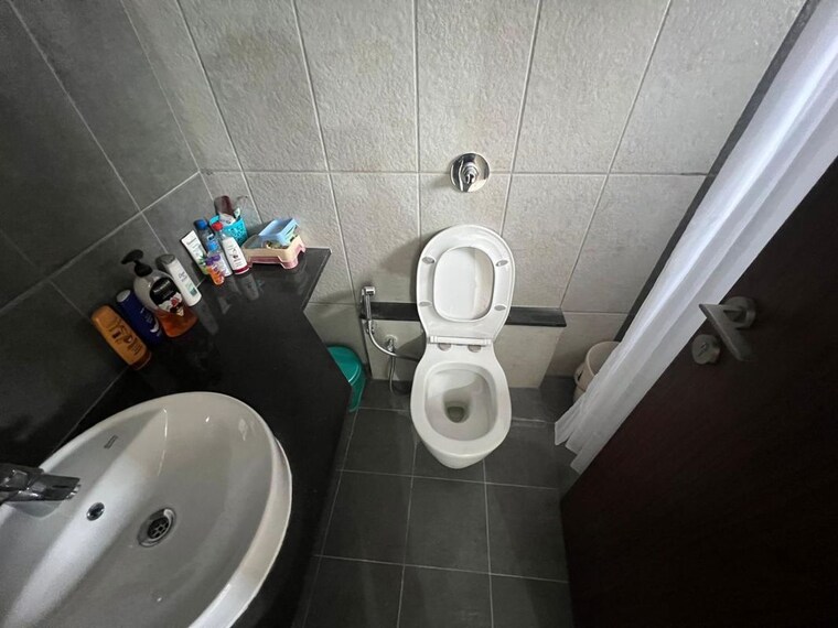 Bathroom, vilas-javdekar-yashwin-enchante 2 Bedroom 1020 Sq.Ft. Apartment In Kharadi Pune 9903544