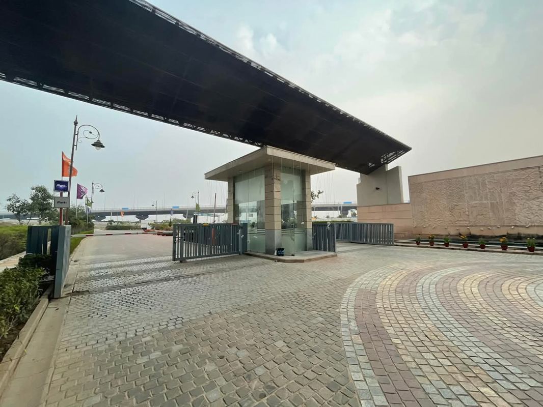 4 BHK + Pooja Room,Servant Room,Extra Room 3560 Sq.Ft. Villa in BPTP Amstoria