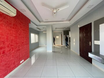Building Lobby in 3 BHK Villa at BPTP Amstoria, Sector 102 – for Rent