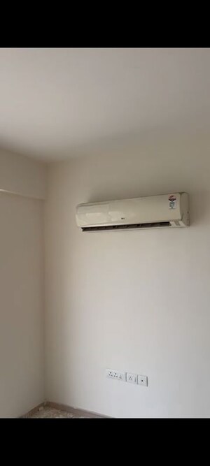 Furnished Amenities in 4 BHK Apartment at DLF Regal Gardens, Sector 90 – for Rent