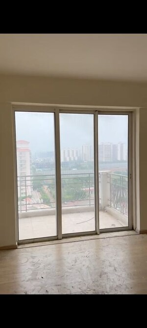 Room in 4 BHK Apartment at DLF Regal Gardens, Sector 90 – for Rent