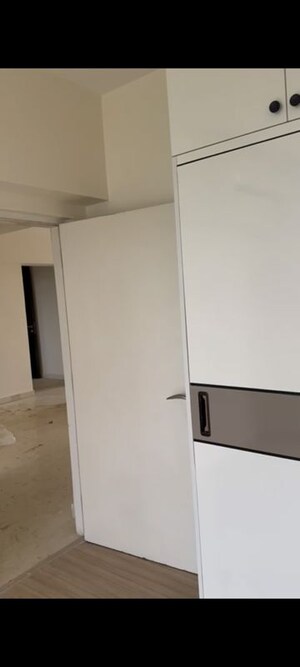 Room in 4 BHK Apartment at DLF Regal Gardens, Sector 90 – for Rent