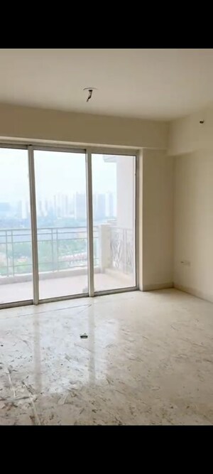 Room in 4 BHK Apartment at DLF Regal Gardens, Sector 90 – for Rent