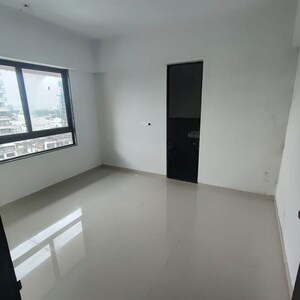 Room in 3 BHK Apartment at Lotus Unity, Yari Road – for Rent