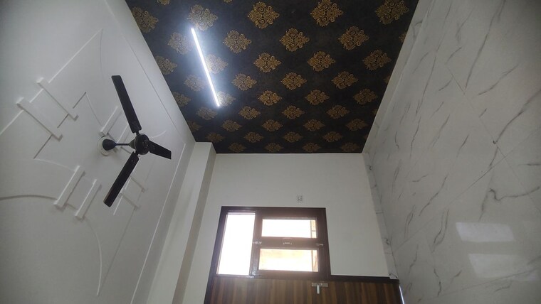 Room, sector 73 1 Bedroom 650 Sq.Ft. Apartment In Sector 73 Noida 9903678