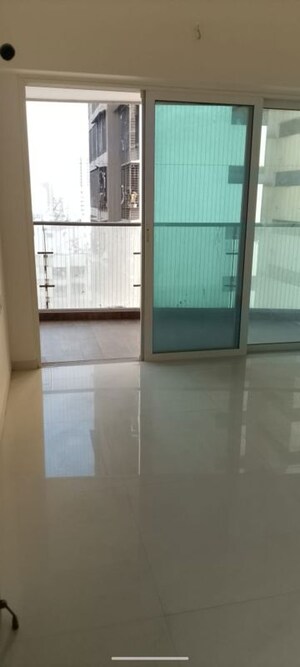 Room in 1 BHK Apartment at Gauri Excellency, Kandivali West – for Rent