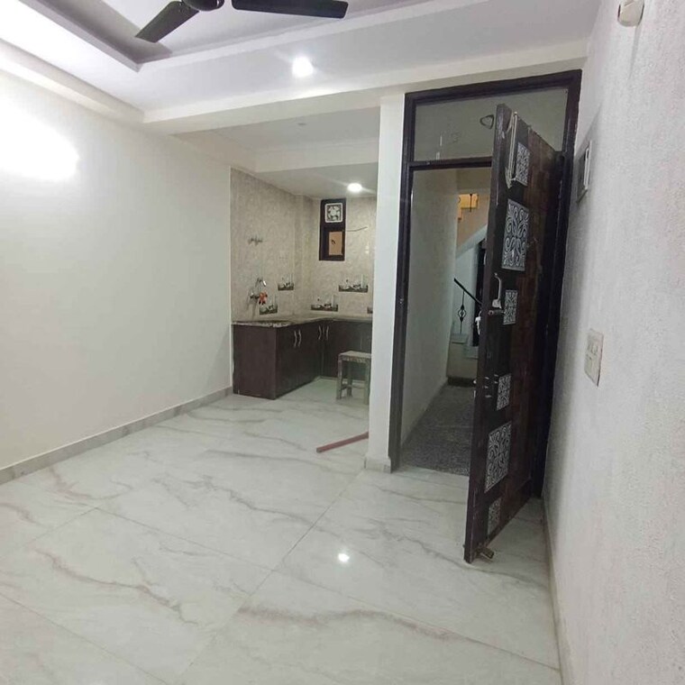  Parking, saket 2 Bedroom 9000 Sq.Ft. Builder Floor In Saket Delhi 9903758