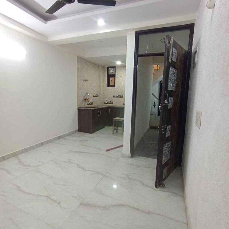  Parking, saket 2 Bedroom 9000 Sq.Ft. Builder Floor In Saket Delhi 9903758