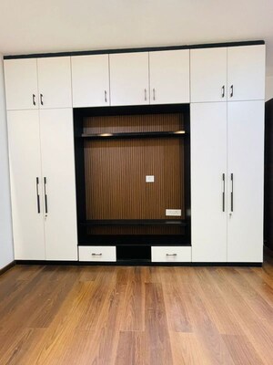 Room in 3.5 BHK Apartment at Krisumi Waterfall Residences, Sector 36a – for Rent