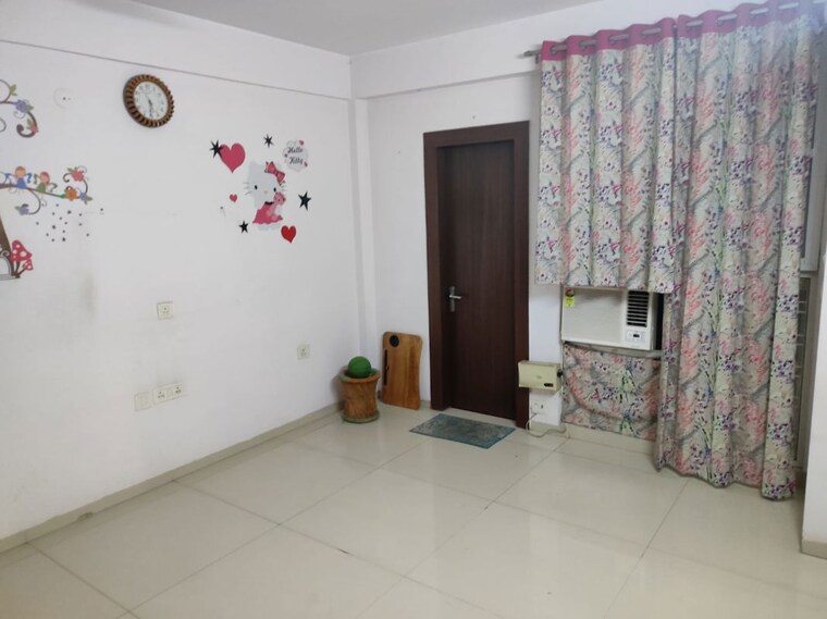 Room, tulip-violet 3 Bedroom 1578 Sq.Ft. Apartment In Sector 69 Gurgaon 9903769