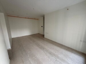 Room in 2 BHK Apartment at Kalpataru Elitus, Mulund West – for Rent