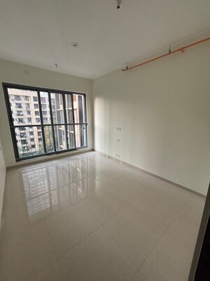 Room in 2 BHK Apartment at Kalpataru Elitus, Mulund West – for Rent