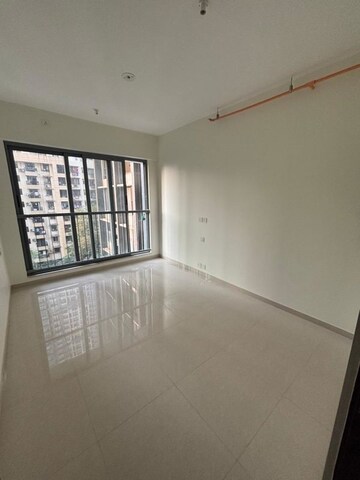 Room in 2 BHK Apartment at Kalpataru Elitus, Mulund West – for Rent