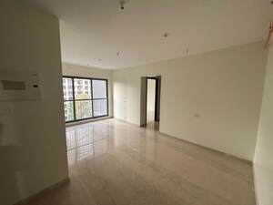 Room in 2 BHK Apartment at Kalpataru Elitus, Mulund West – for Rent