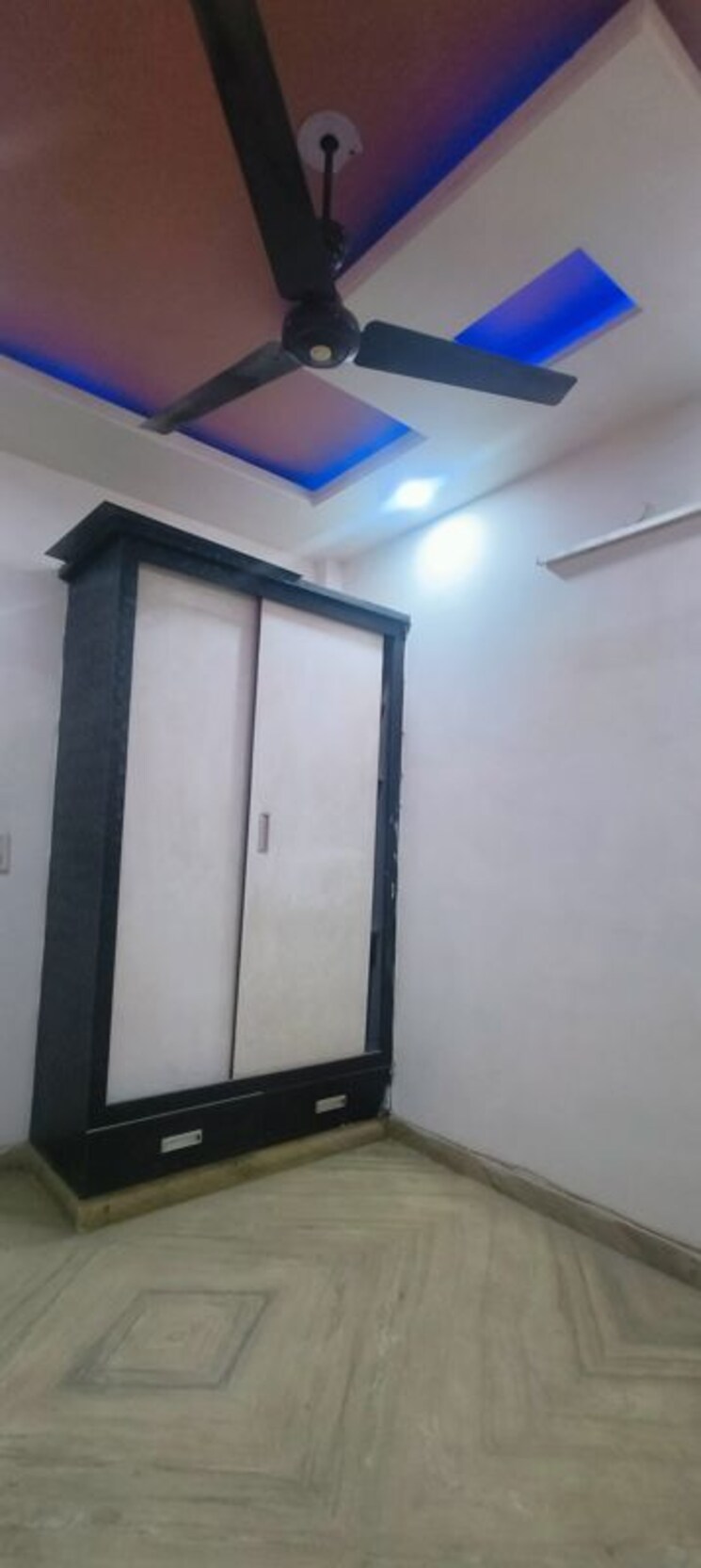 Room, rohini sector 25 2 Bedroom 700 Sq.Ft. Builder Floor In Rohini Sector 25 Delhi 9903811