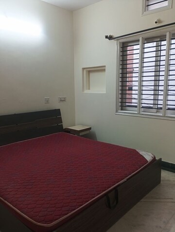 Room in 2 BHK Builder Floor at Koramangala – for Rent