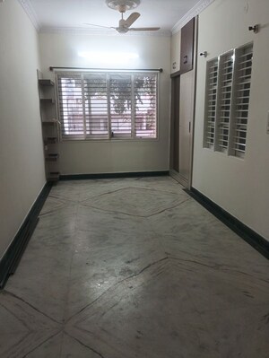Room in 2 BHK Builder Floor at Koramangala – for Rent
